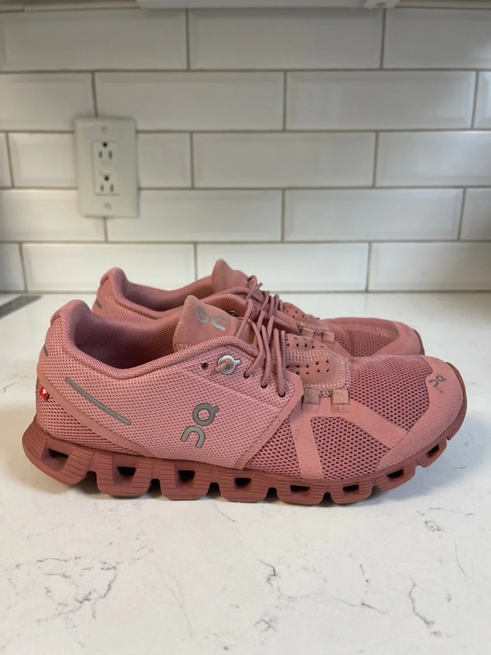 Shoes Running ON Cloud Monochrome Women’s Size 6.5 - Picture 10 of 17